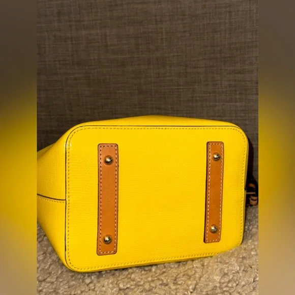 NWOT 💛 Dooney & Bourke Bucket Bag with DB Dustbag - Picture 3 of 10